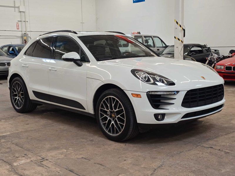 2018 Porsche Macan -'s photo