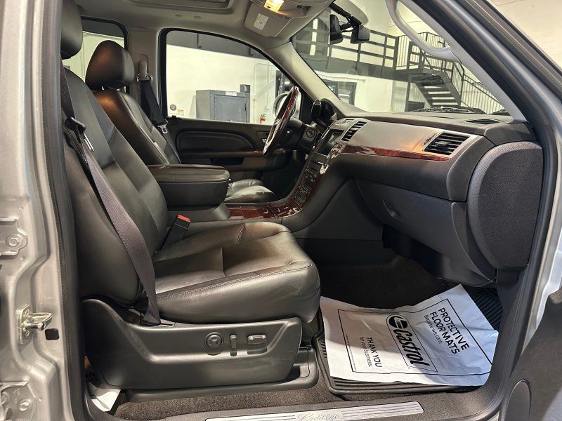 2011 Cadillac Escalade ESV Luxury, photo 21