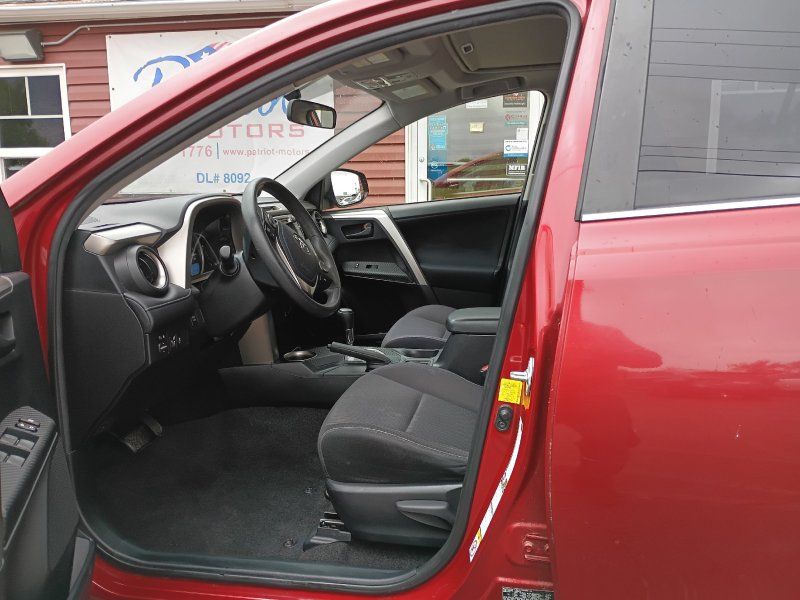 2013 Toyota RAV4 XLE photo 8