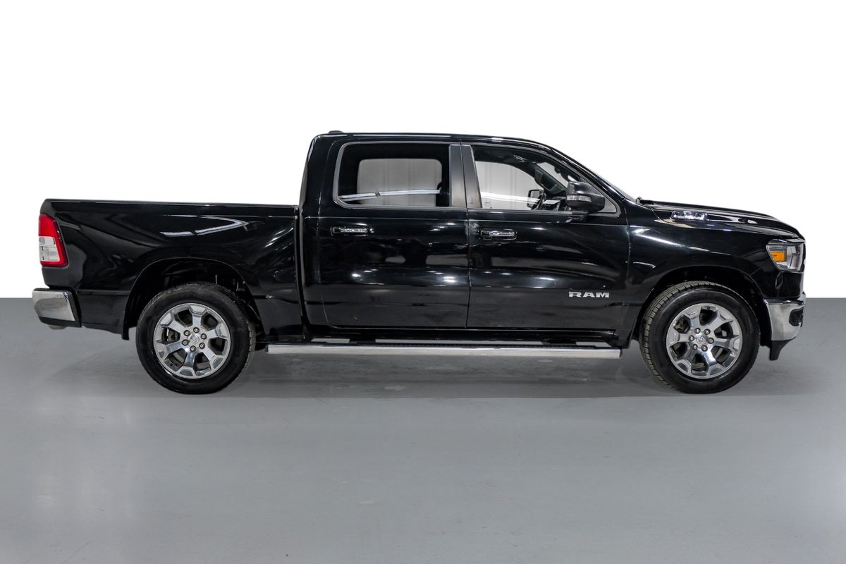 View vehicle photo 5