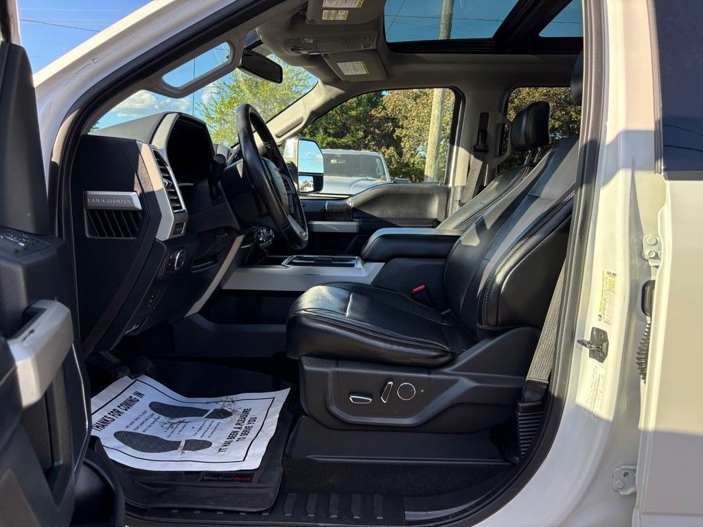 2017 Ford F-250 Lariat photo 12