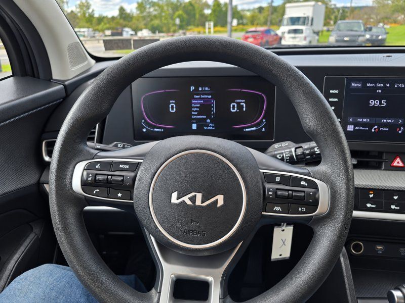 2023 Kia Sportage LX - Photo 12