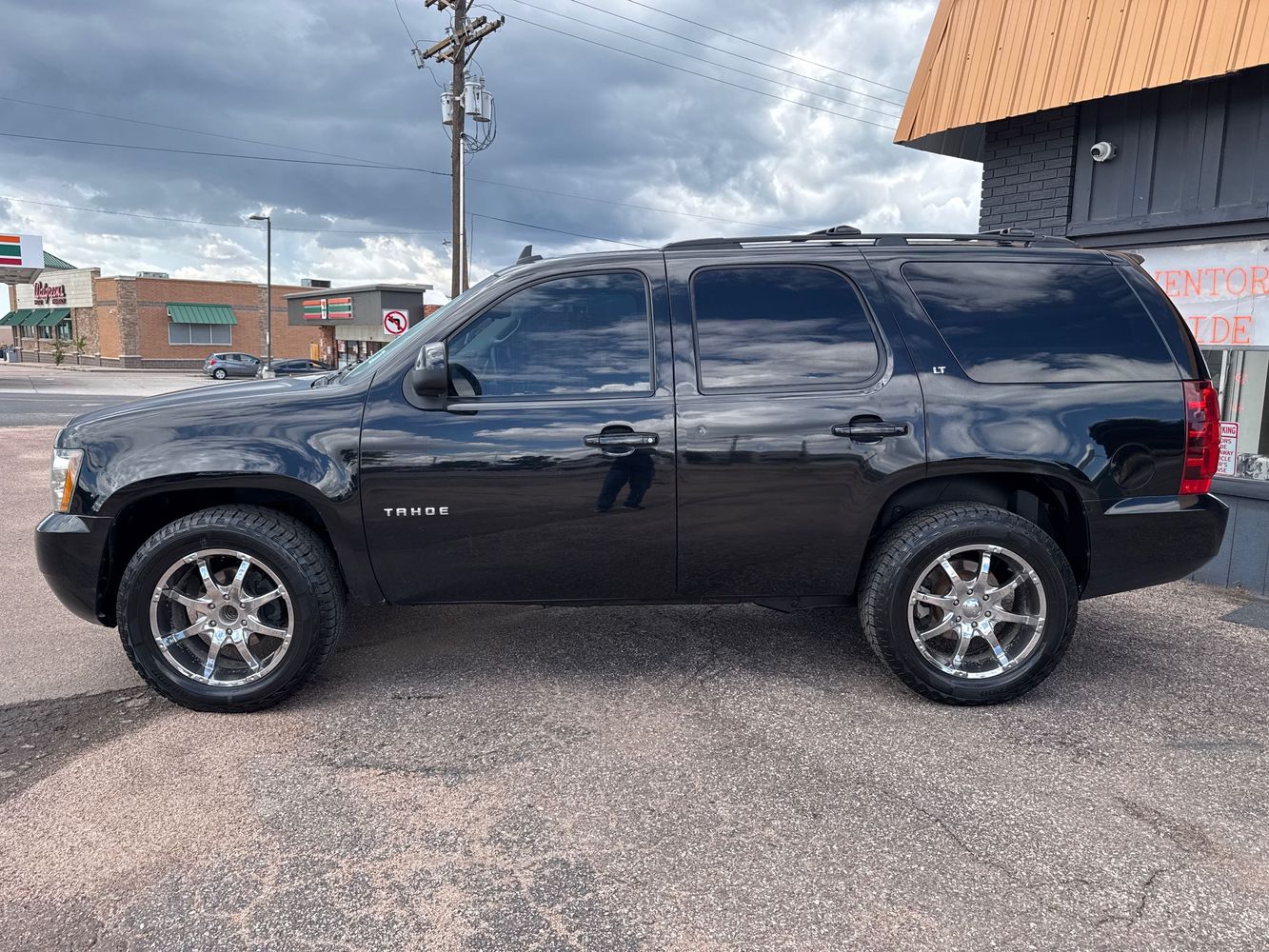 2010 Chevrolet Tahoe LT photo 3