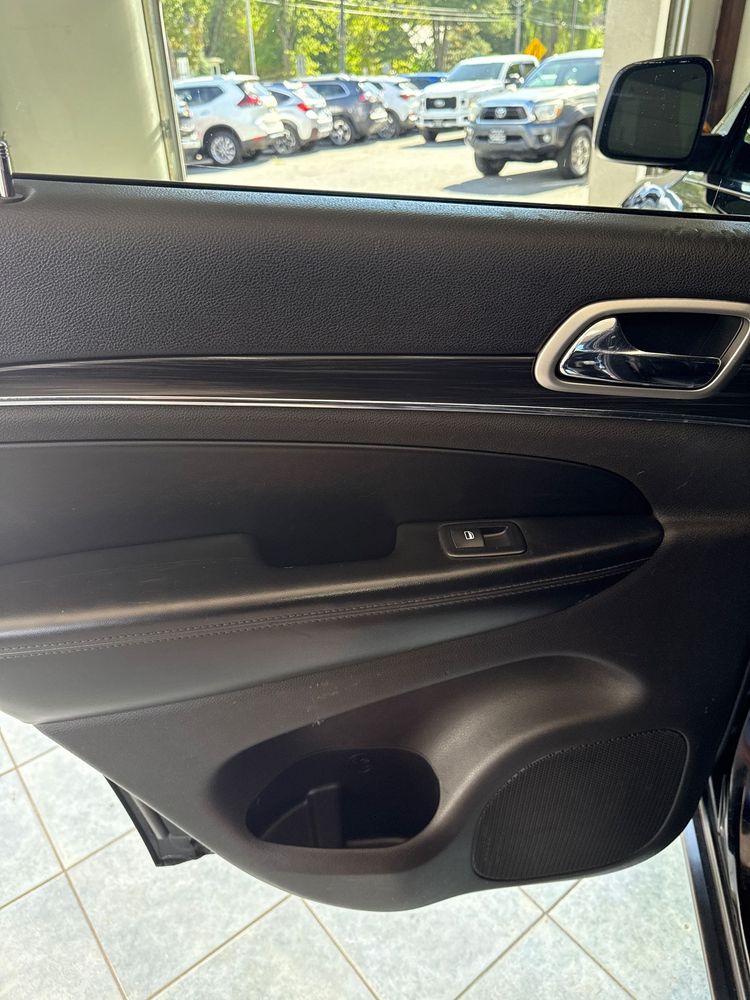 2019 Jeep Grand Cherokee Limited photo 16
