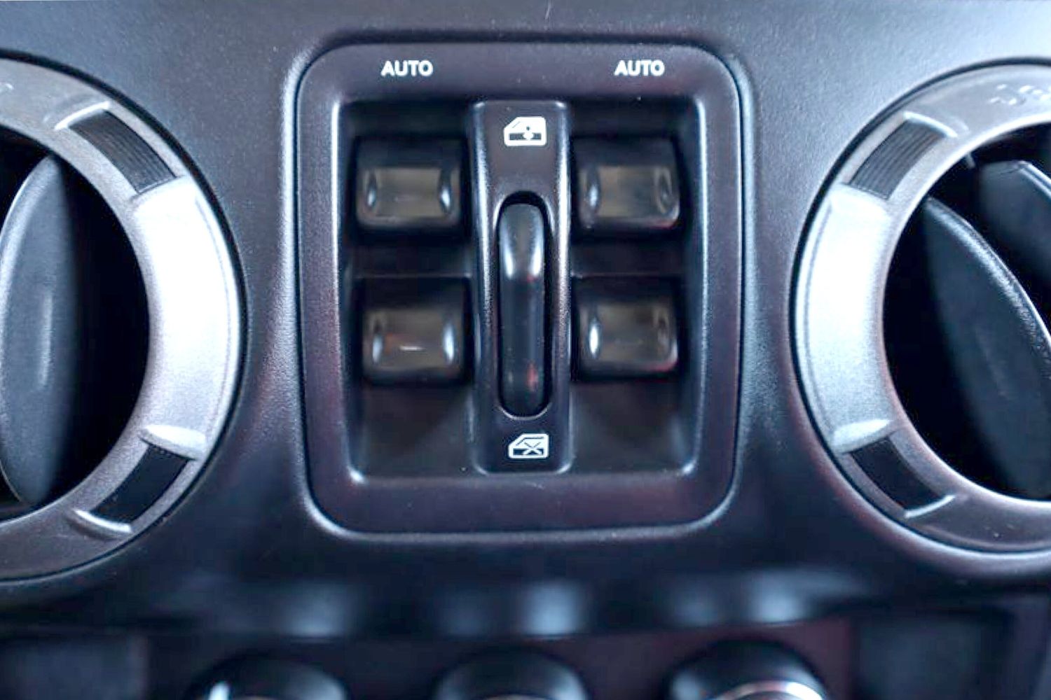 2016 Jeep Wrangler Unlimited Sport S photo 23
