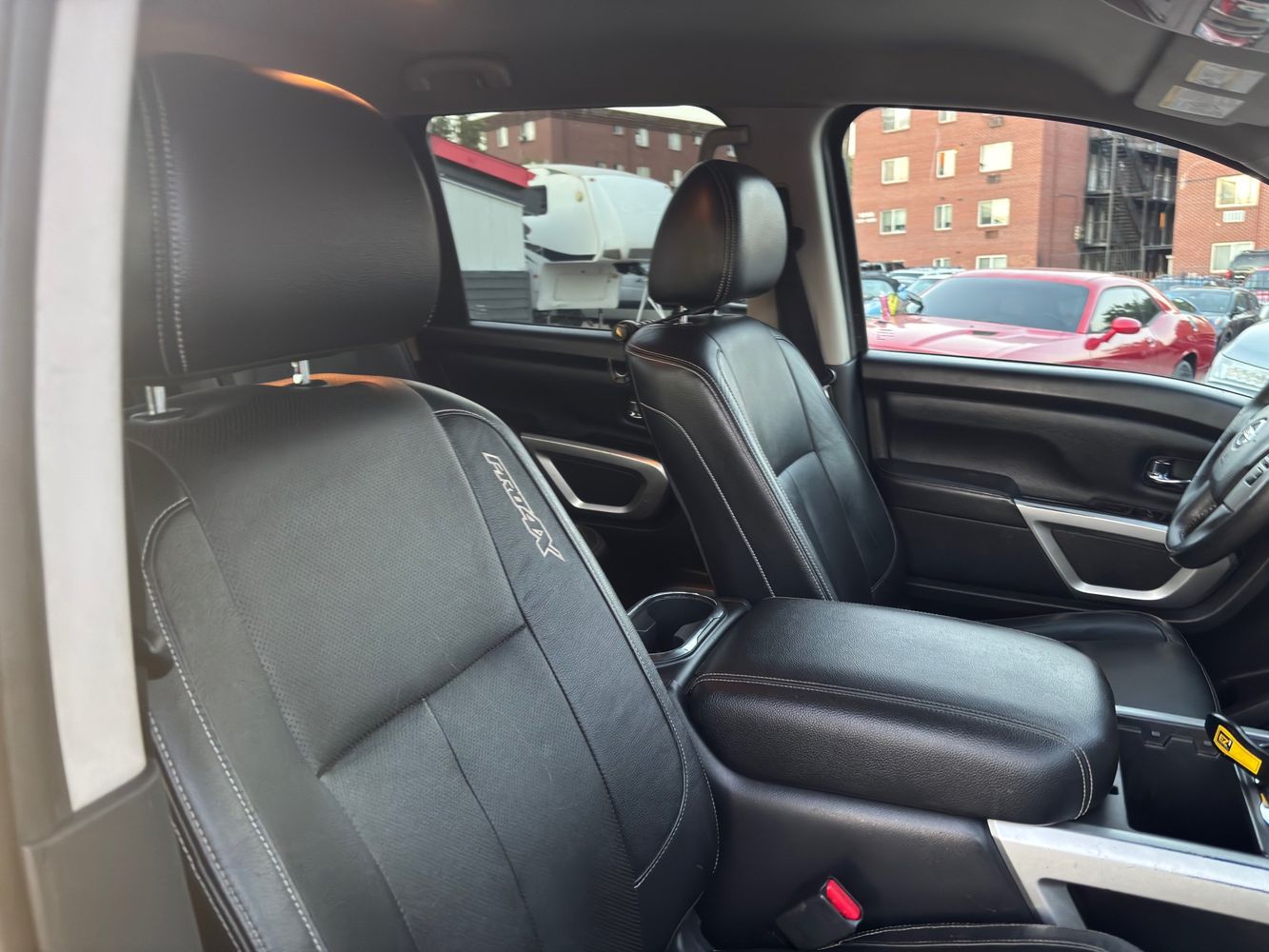 2016 Nissan Titan PRO-4X photo 58