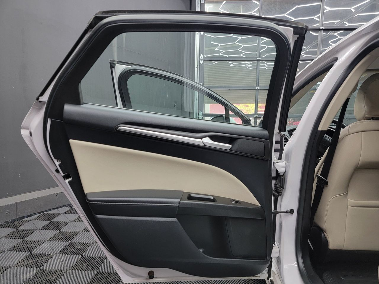 2018 Ford Fusion Titanium - Photo 19
