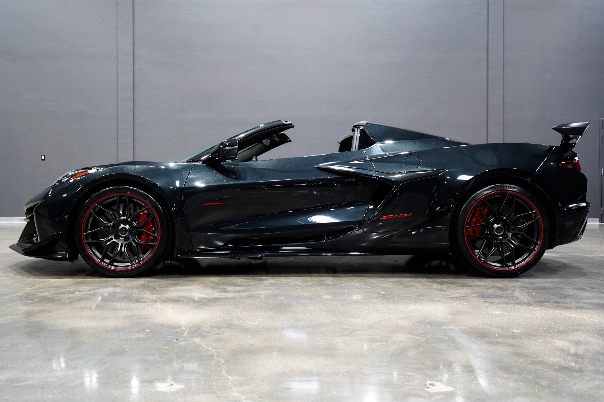 2023 Chevrolet Corvette Z06 3LZ Convertible photo 2