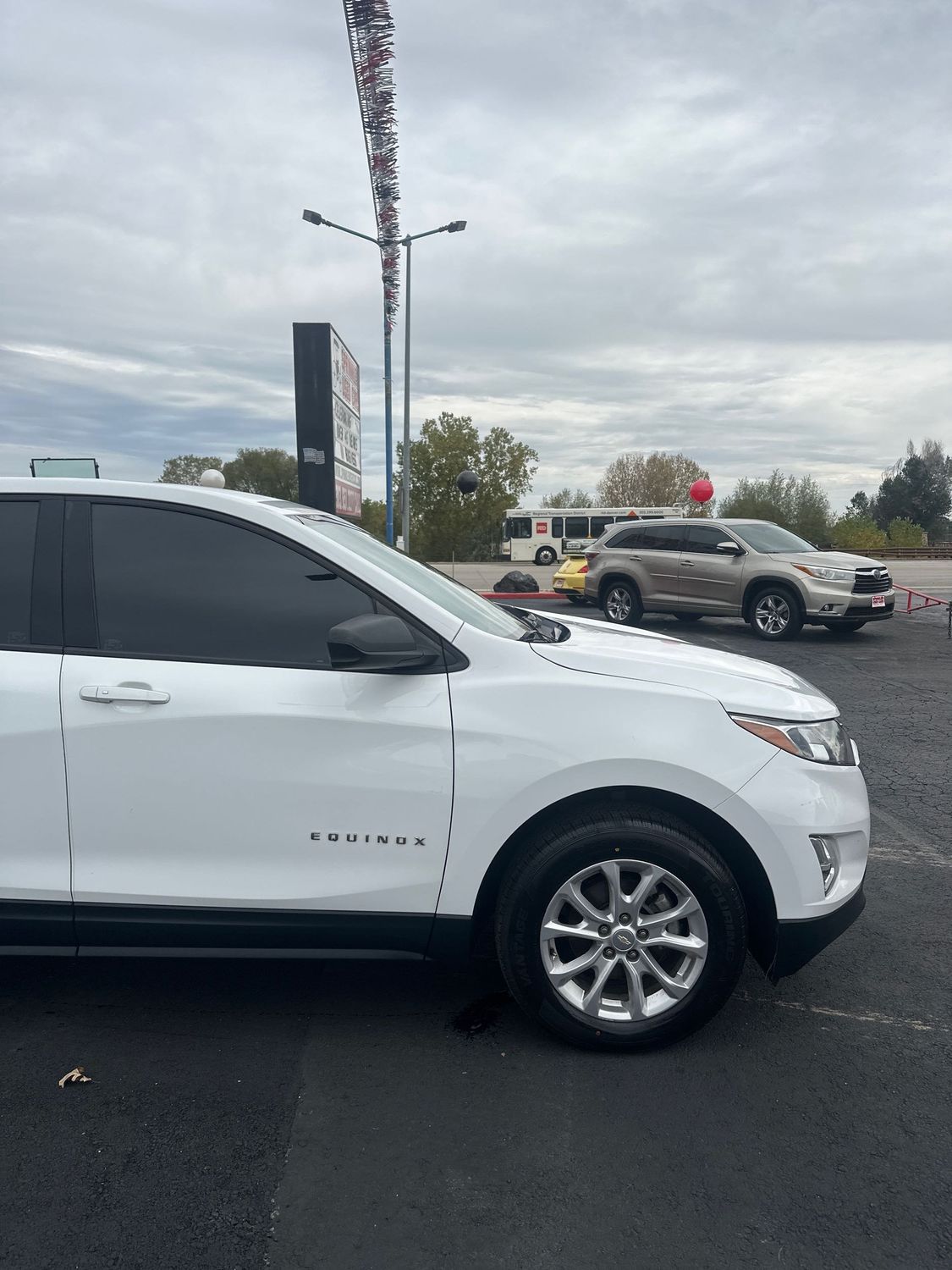 2019 Chevrolet Equinox LS photo 2
