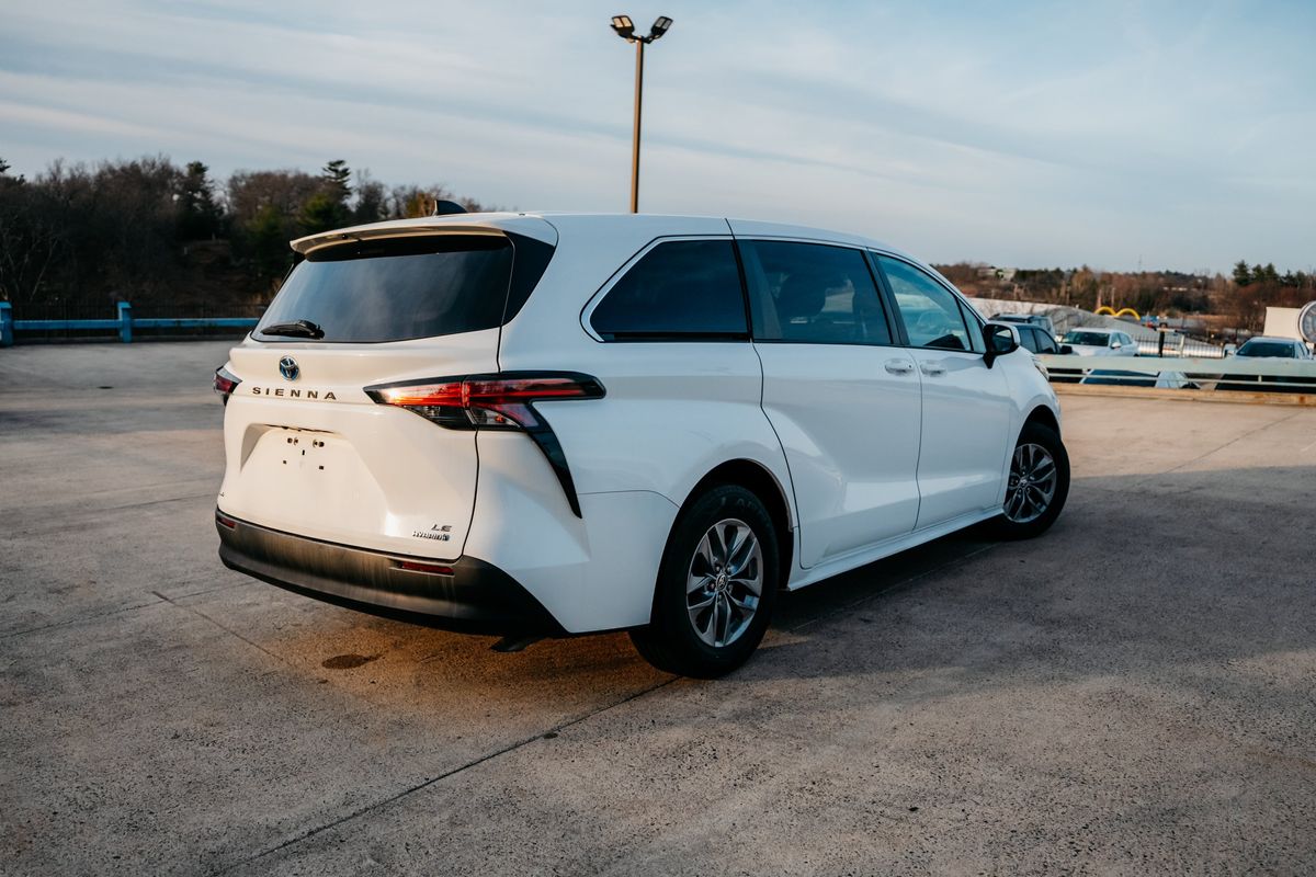 View vehicle photo 4