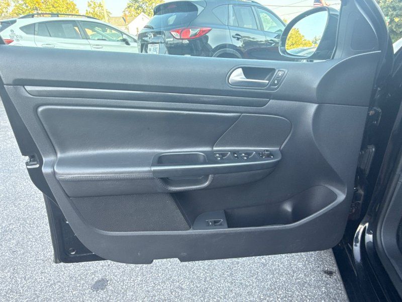 2012 Volkswagen Jetta SportWagen 2.5L SE photo 9
