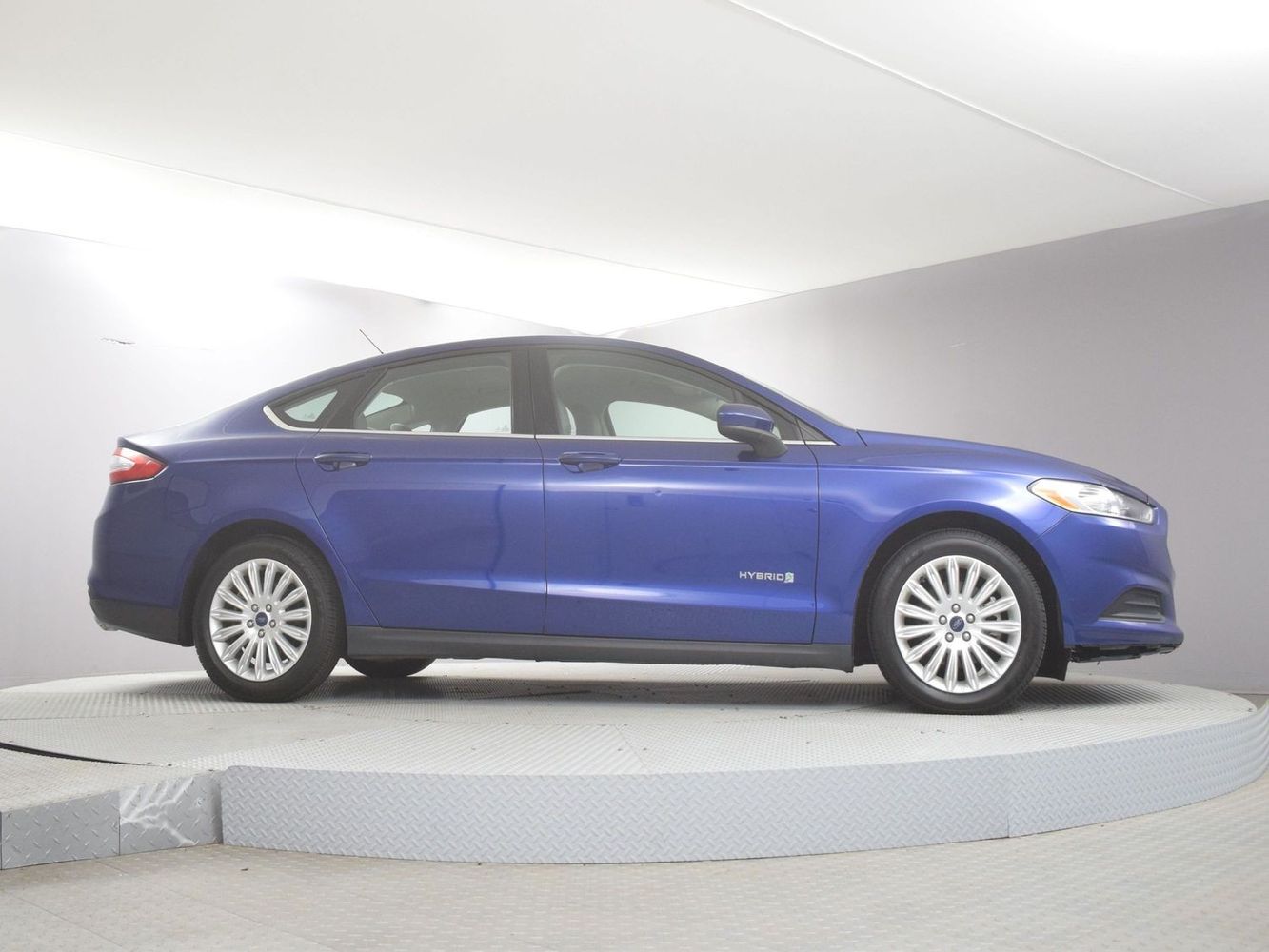 2016 Ford Fusion Hybrid S photo 17