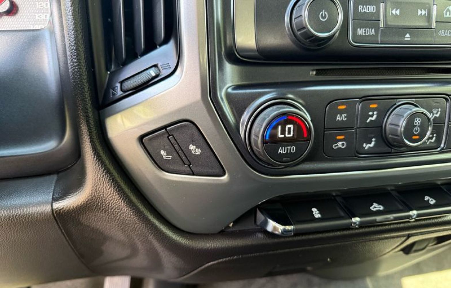 2016 Chevrolet Silverado 1500 LT Z71 photo 19