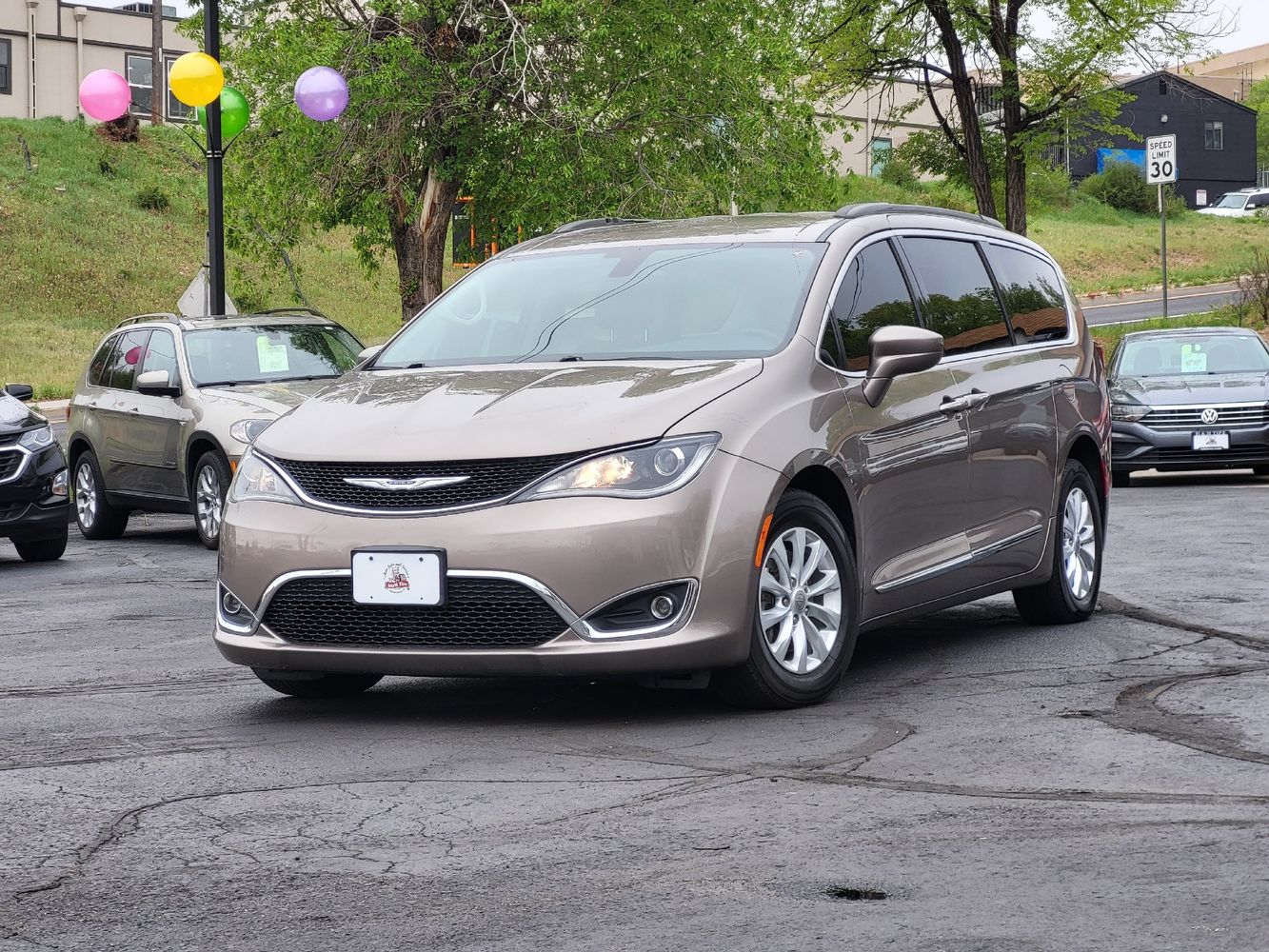 2017 Chrysler Pacifica Touring-L's photo