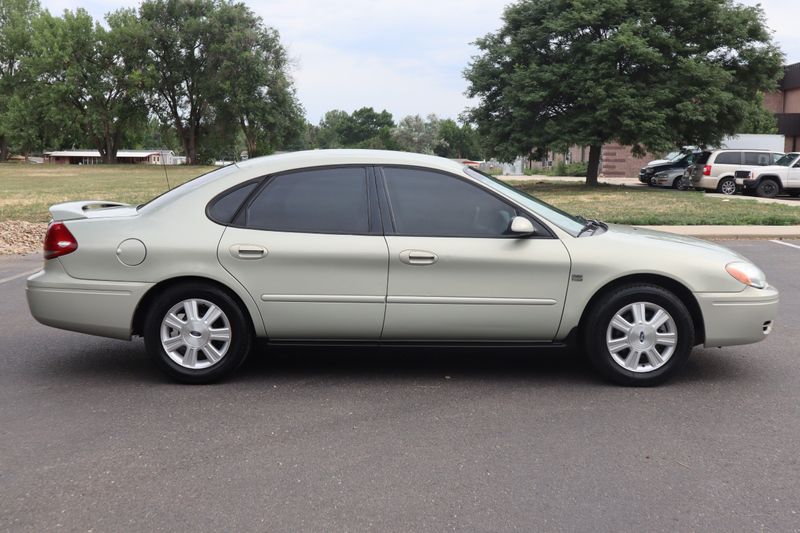 2005 Ford Taurus Photos