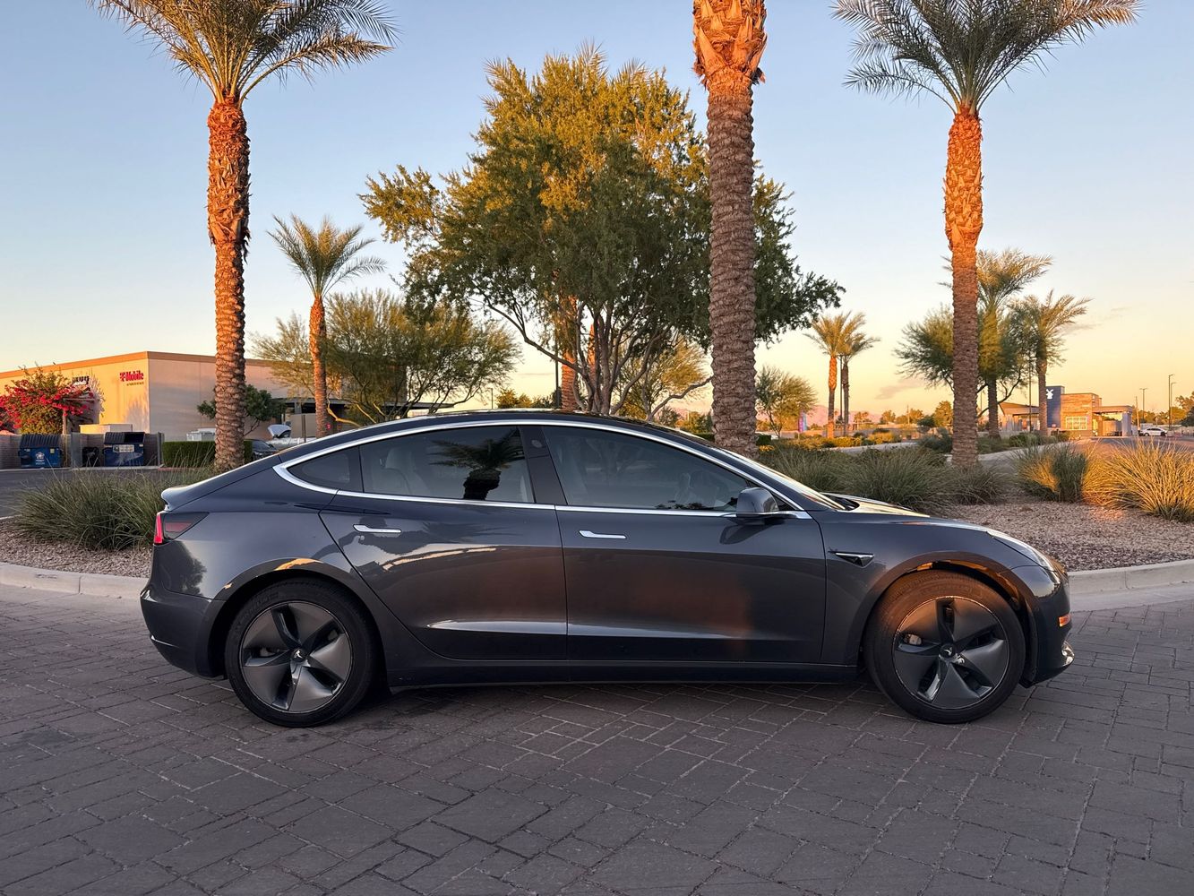 2019 Tesla Model 3 Standard Range Plus photo 2