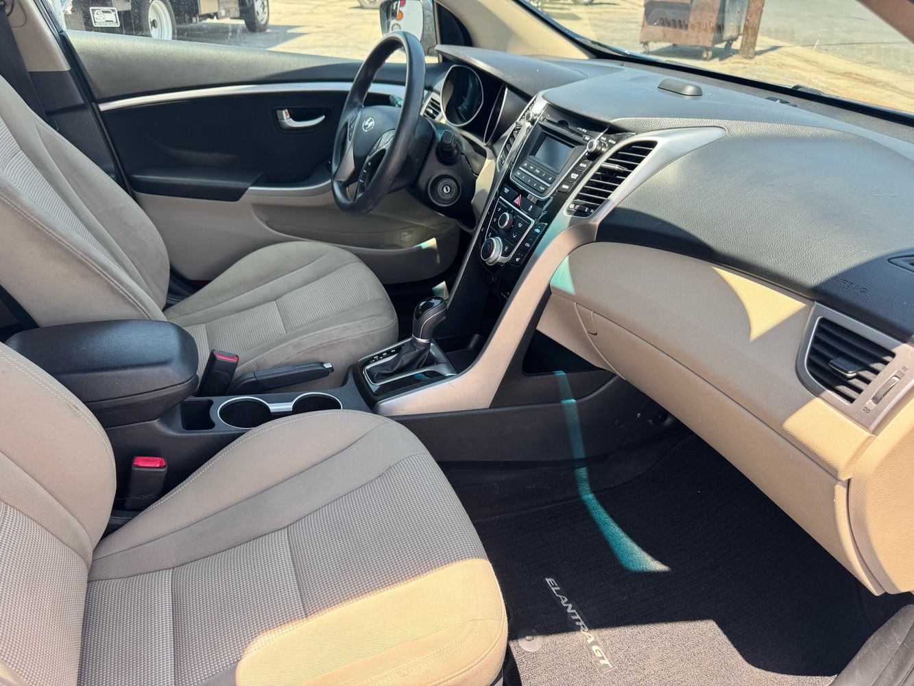 2016 Hyundai Elantra GT Base photo 58