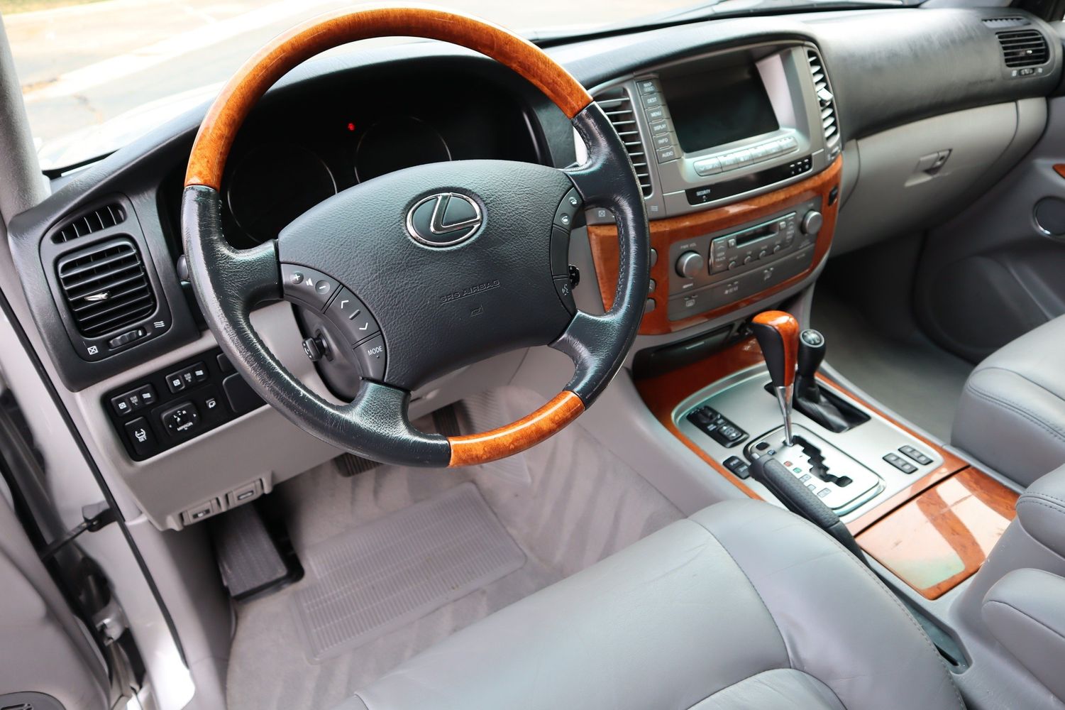 2006 Lexus LX 470 Base Victory Motors of Colorado