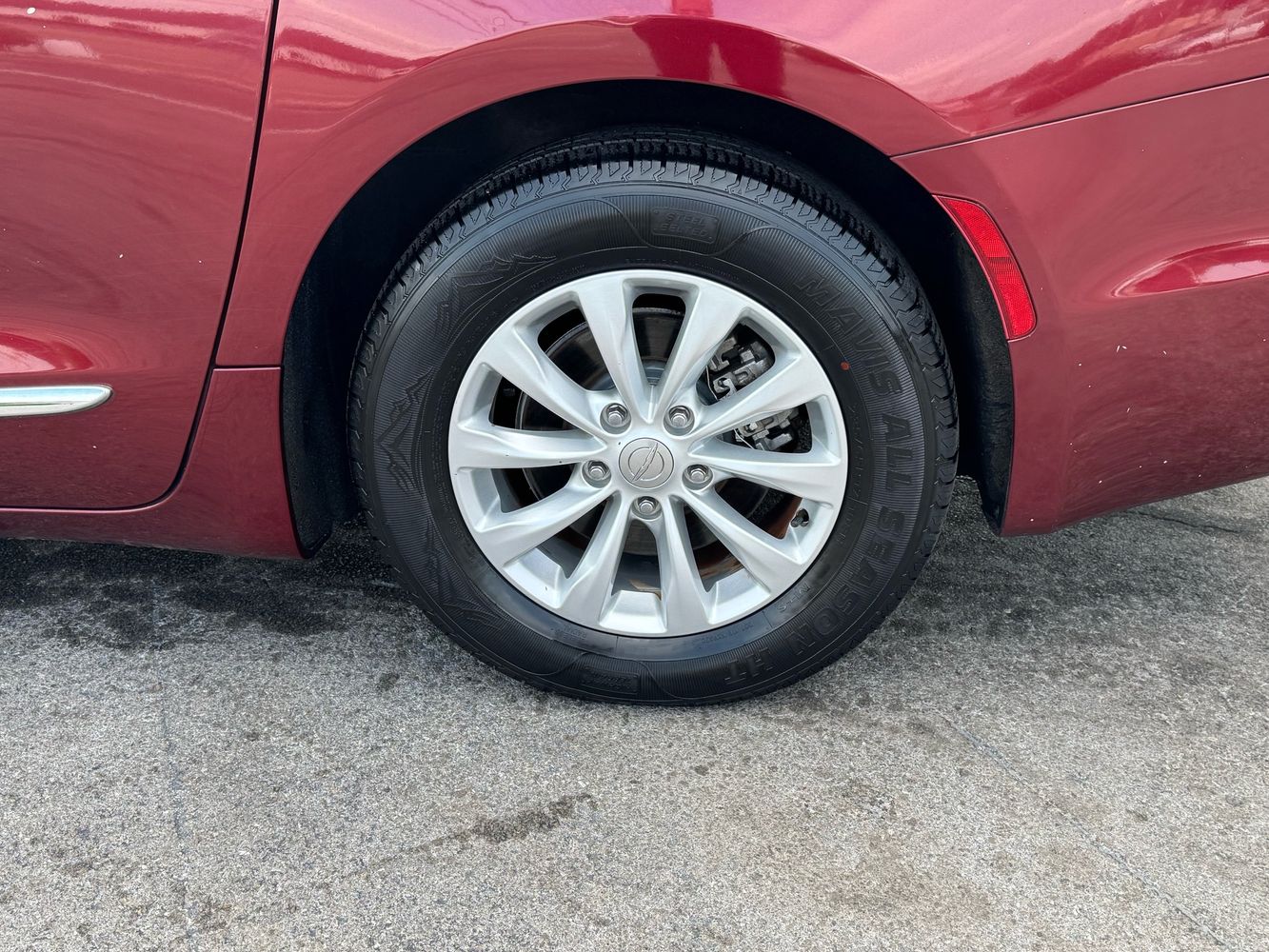 2018 Chrysler Pacifica Touring L photo 13