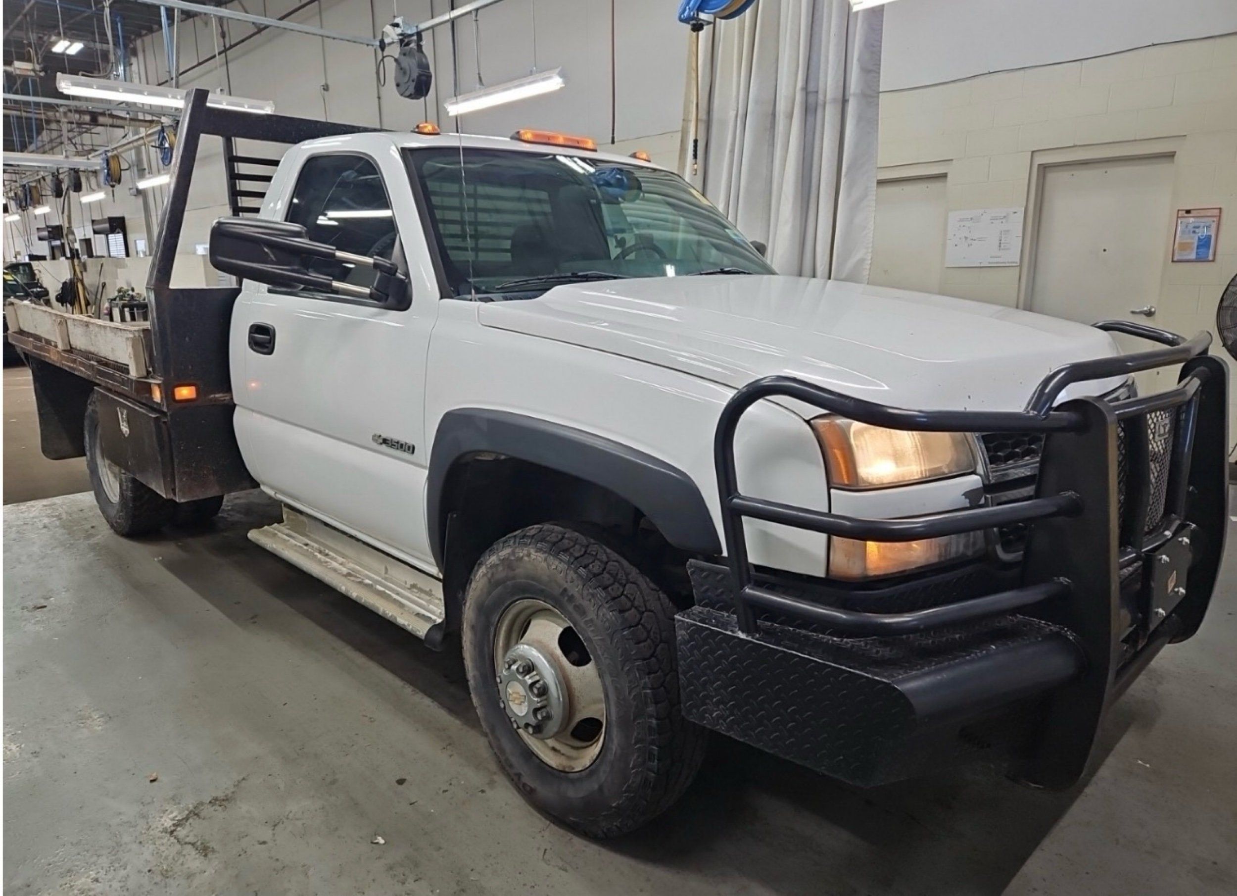 2006 Chevrolet Silverado HD LS 4WD Regular Cab LWB SRW's photo