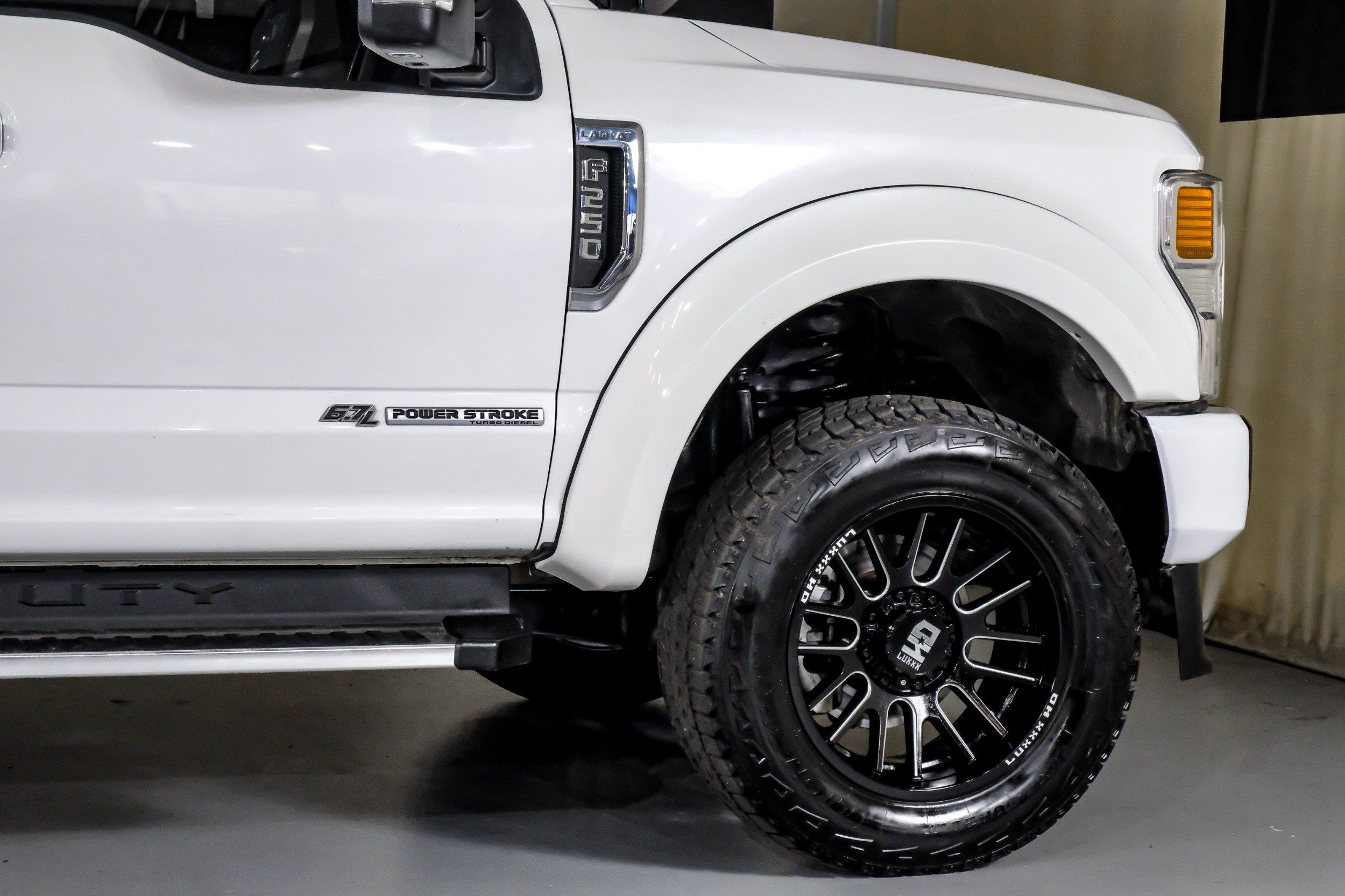 2022 Ford F-250 Lariat photo 2