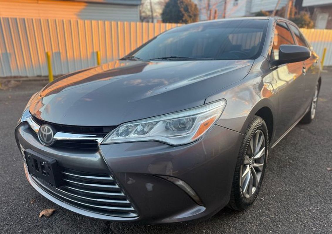 2016 Toyota Camry XLE V6's photo