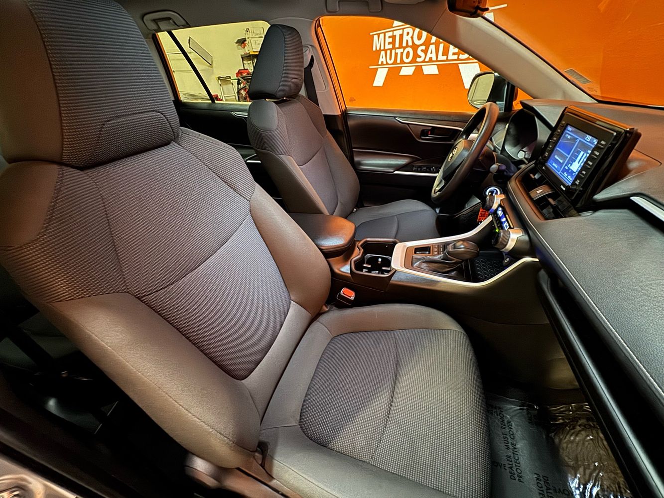 2022 Toyota RAV4 LE photo 10