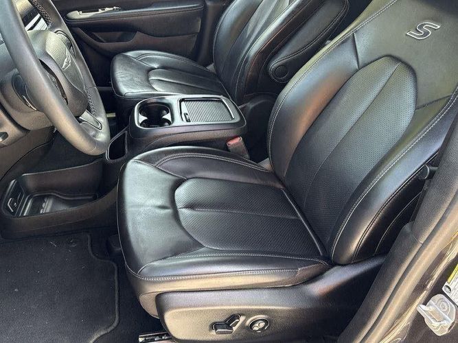 2023 Chrysler Pacifica Hybrid Touring L photo 10
