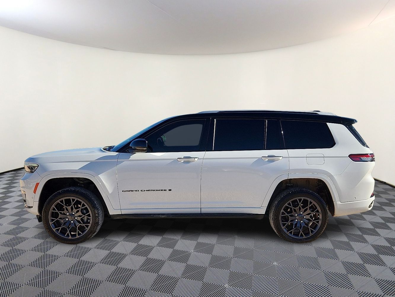 2023 Jeep Grand Cherokee L Summit Reserve photo 2
