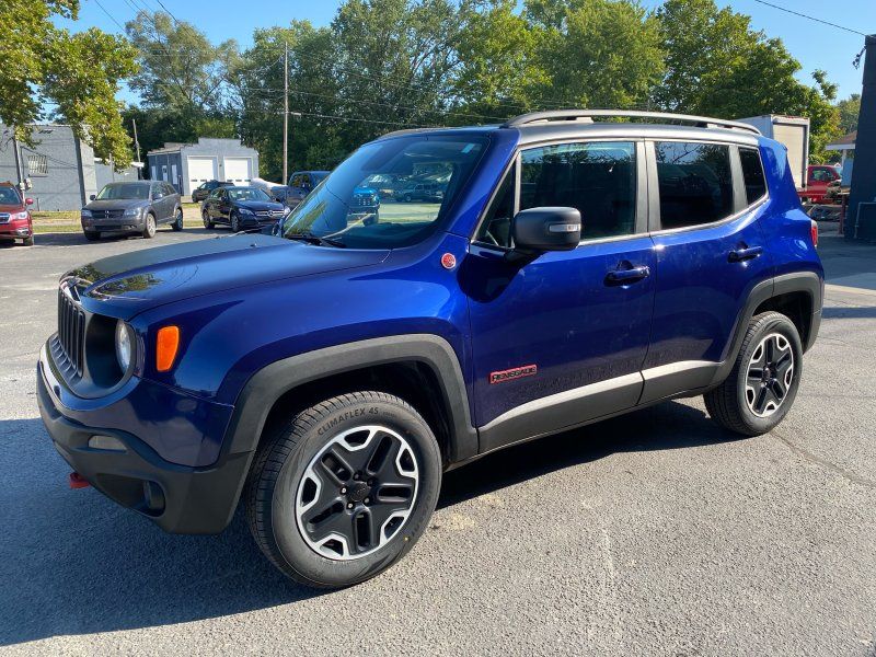 2017 Jeep Renegade Trailhawk photo 2