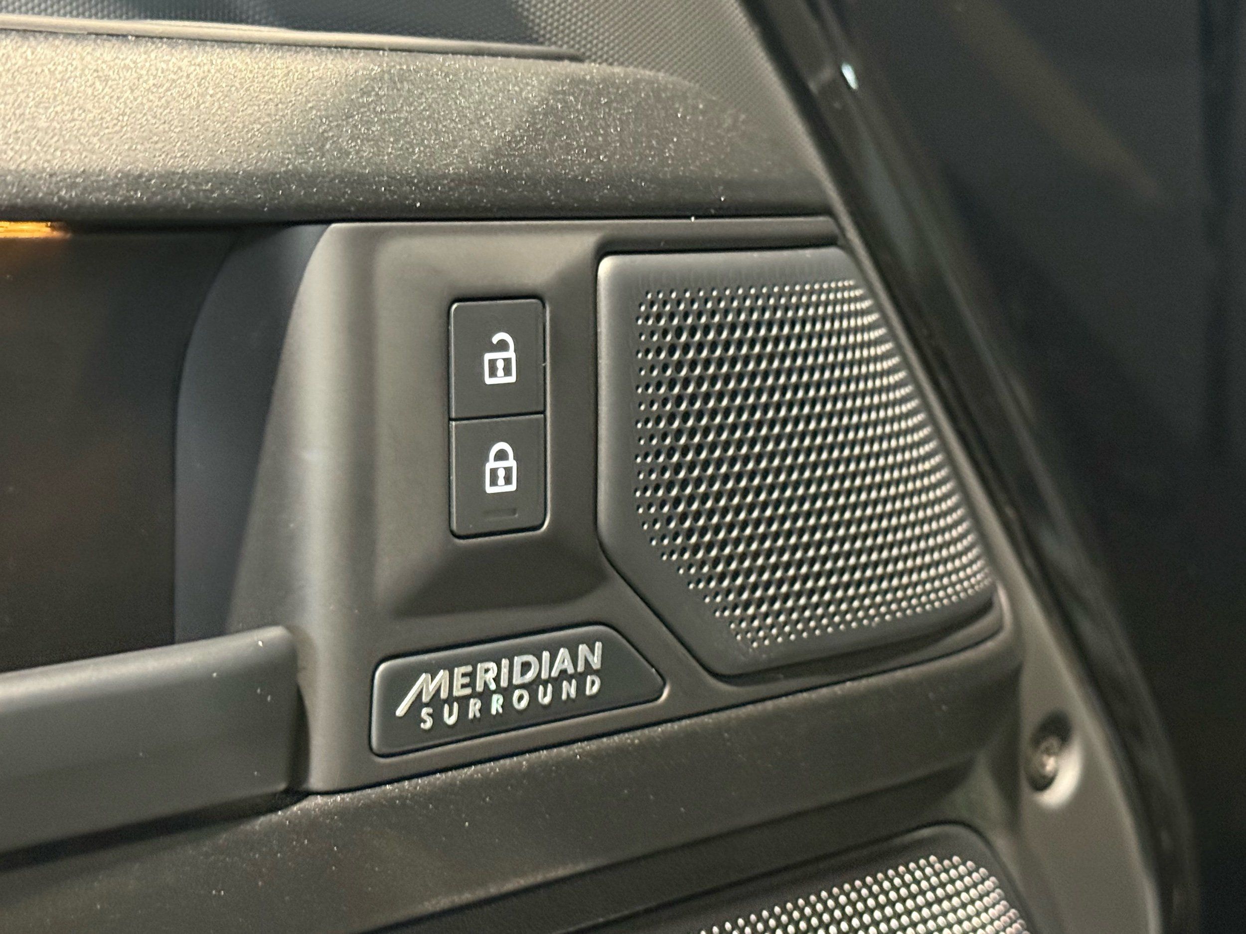 2026 Land Rover Defender P635 OCTA Black, photo 34