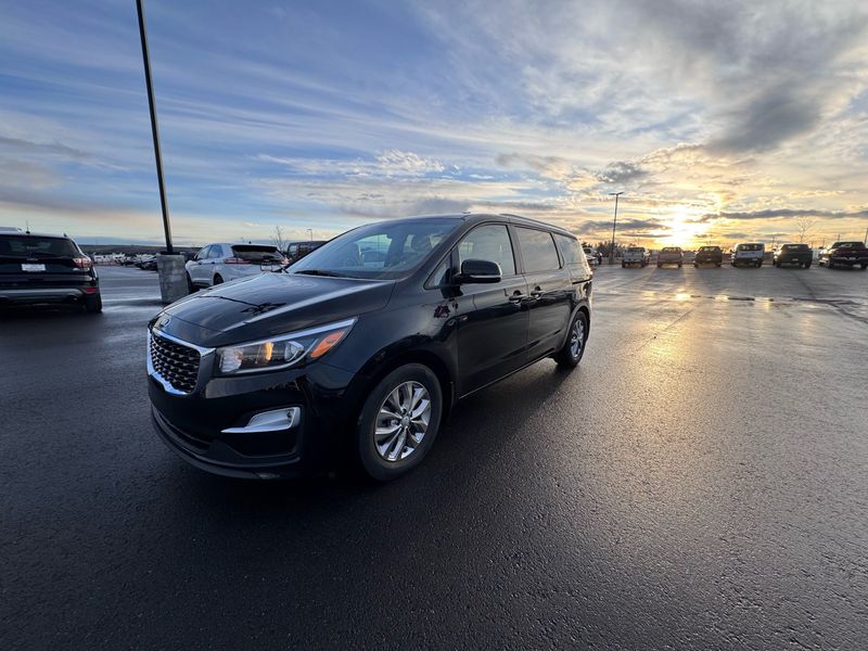 2020 Kia Sedona LX's photo