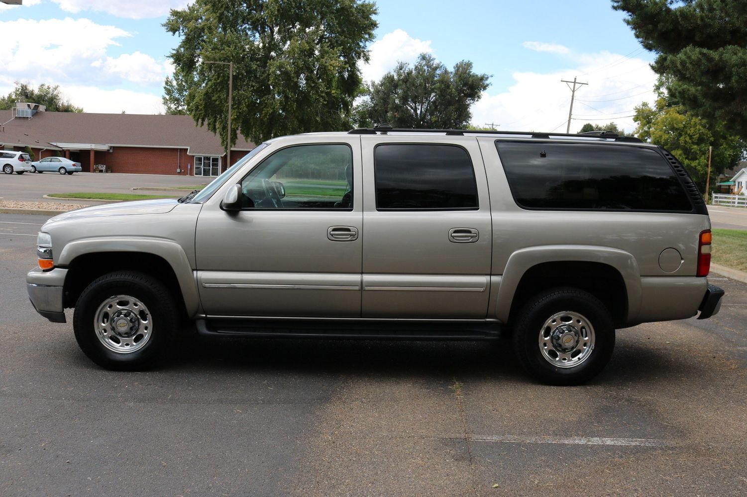 2001 Chevrolet Suburban 2500 | Victory Motors of Colorado