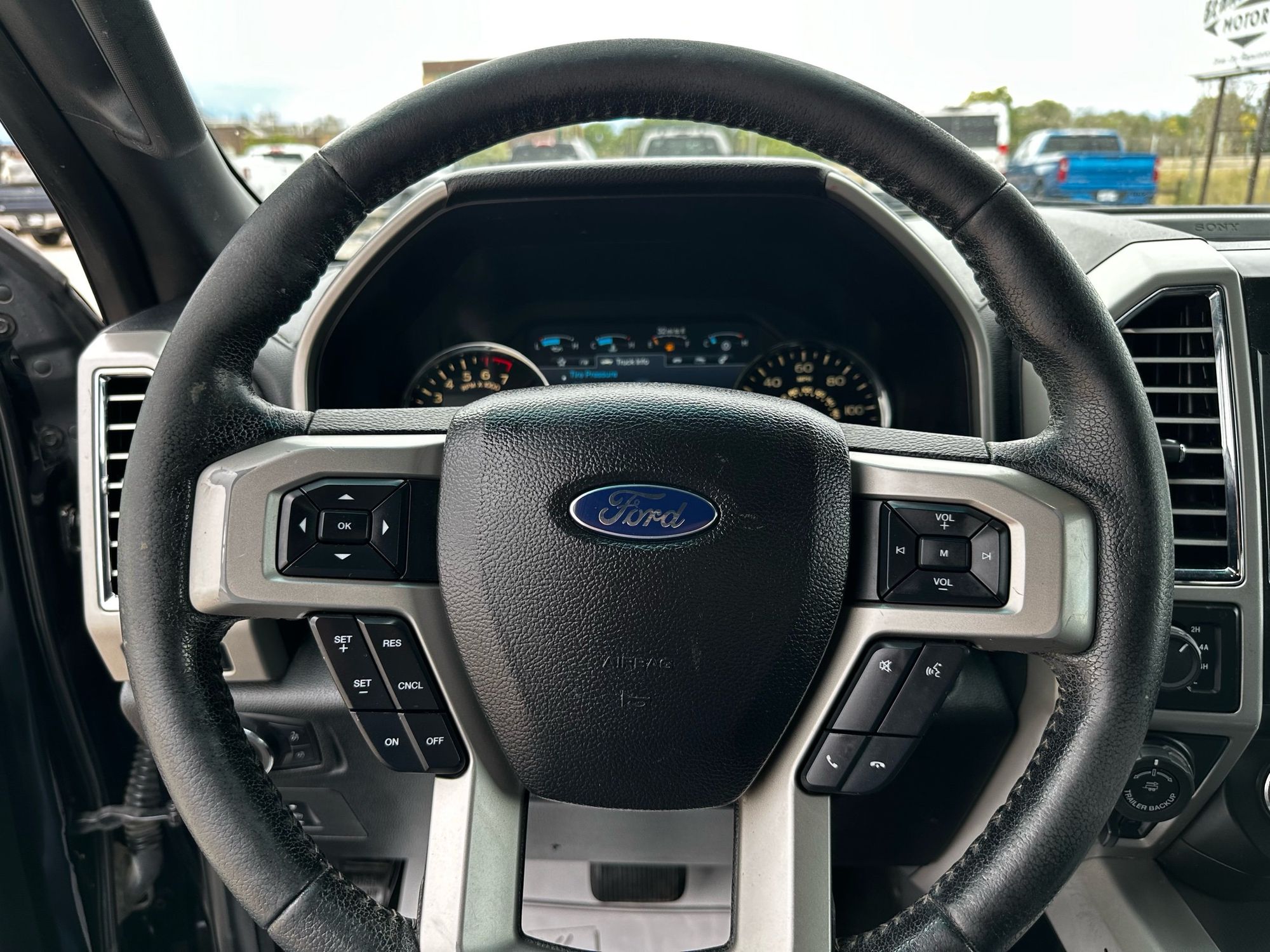 2016 Ford F-150 Lariat photo 36