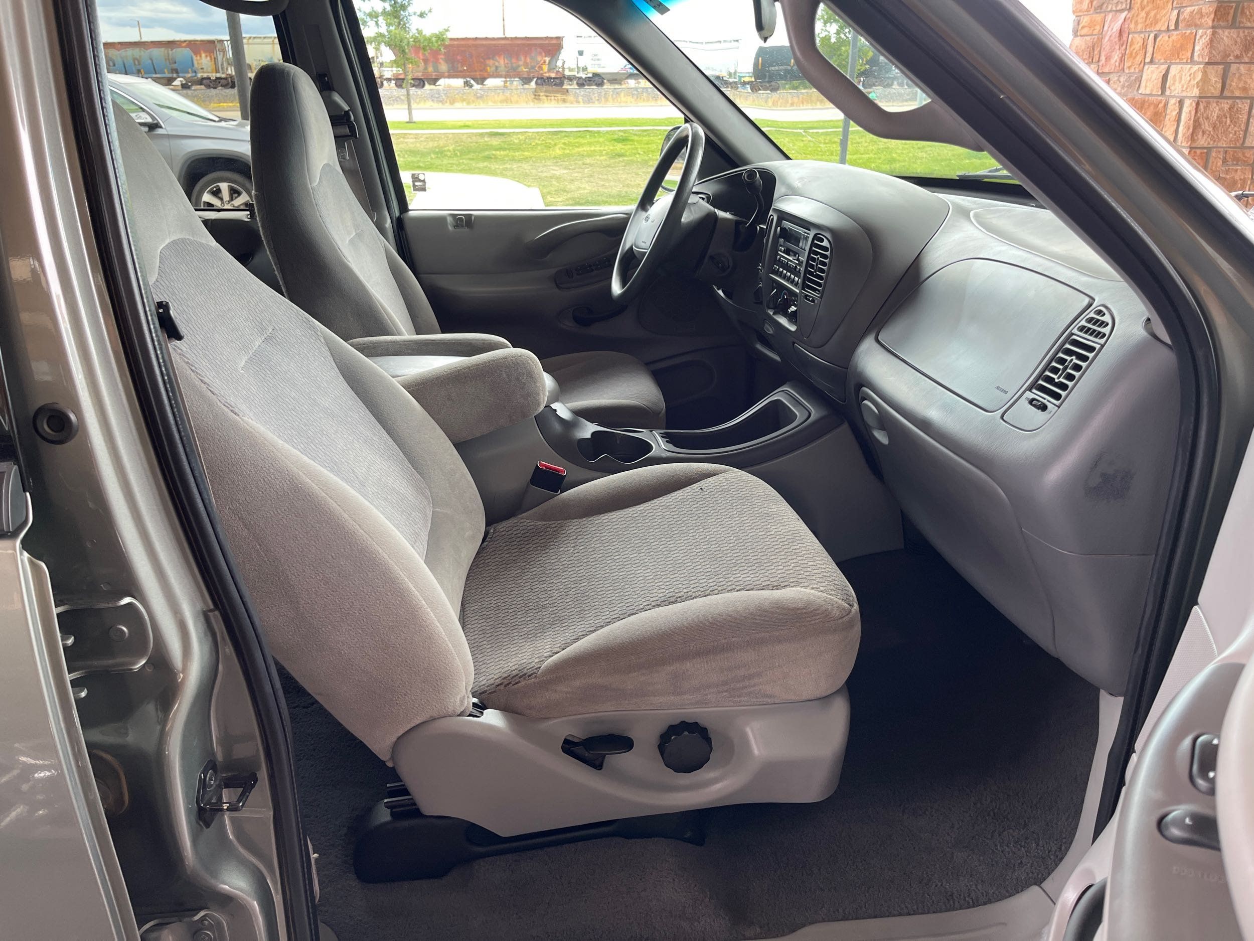 1999 Ford Expedition XLT photo 19