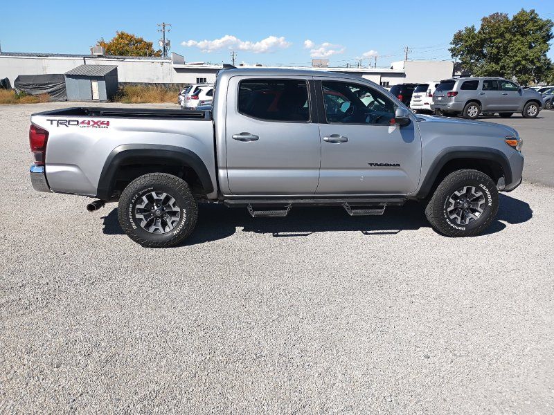 2018 Toyota Tacoma TRD photo 6