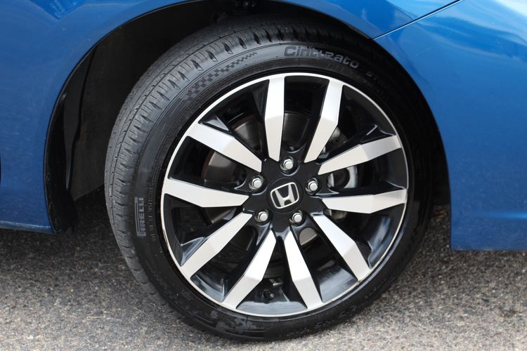 2015 Honda Civic EXL Victory Motors of Colorado