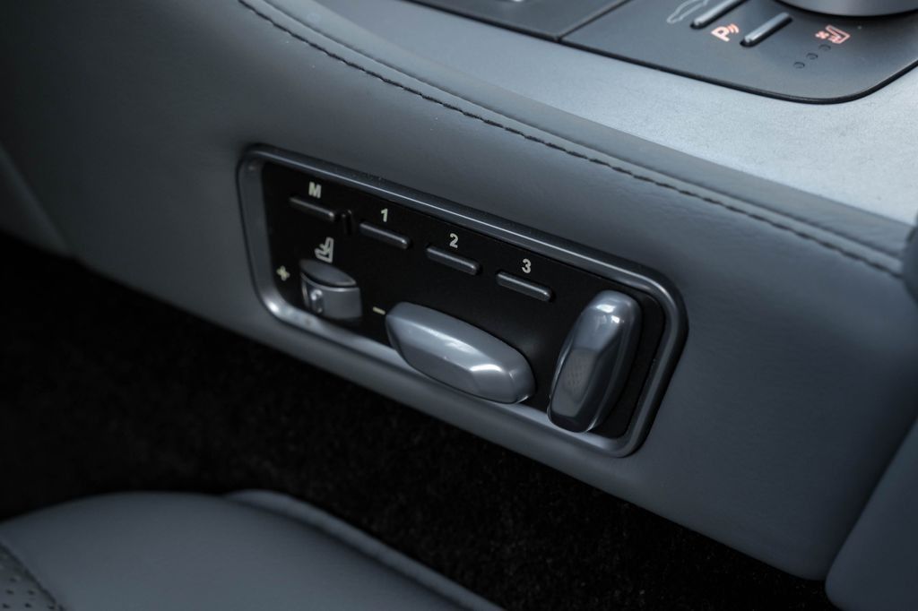 2011 Aston Martin Rapide VH4 photo 26