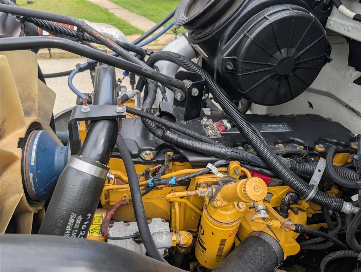 2007 Peterbilt 335 70