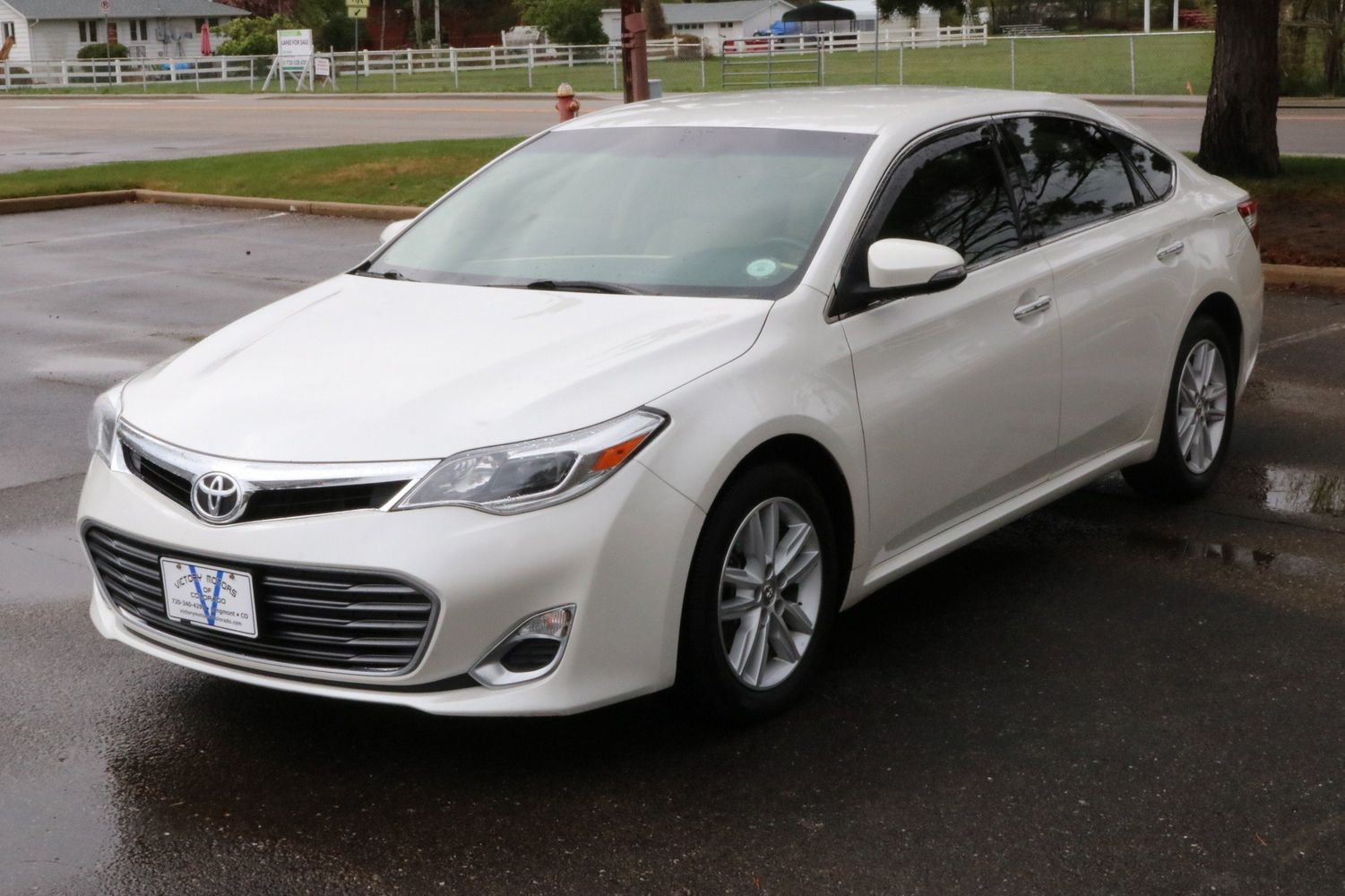 2014 Toyota Avalon XLE | Victory Motors of Colorado