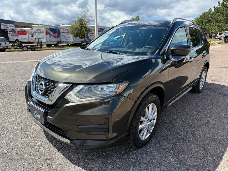 2017 Nissan Rogue SV photo 3