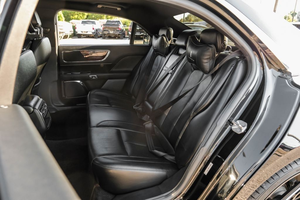 2017 Lincoln Continental Select photo 38