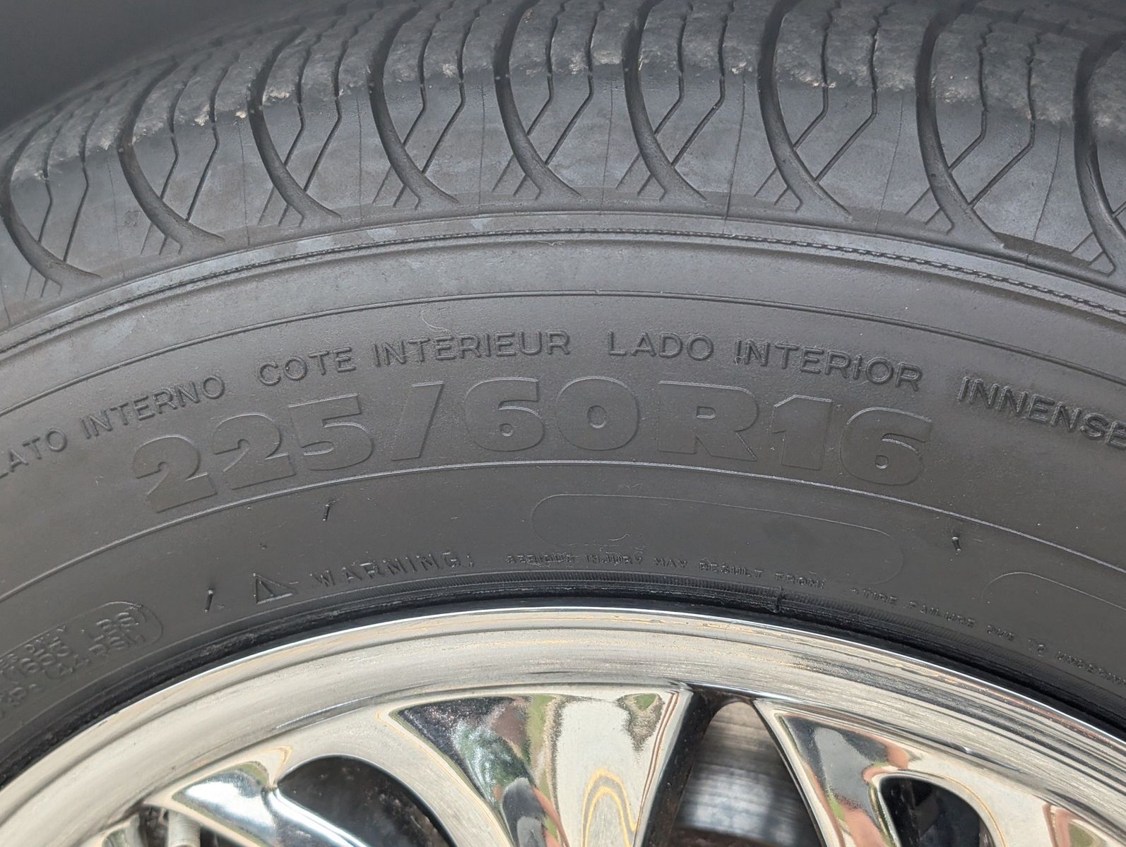 2005 Cadillac DeVille 29