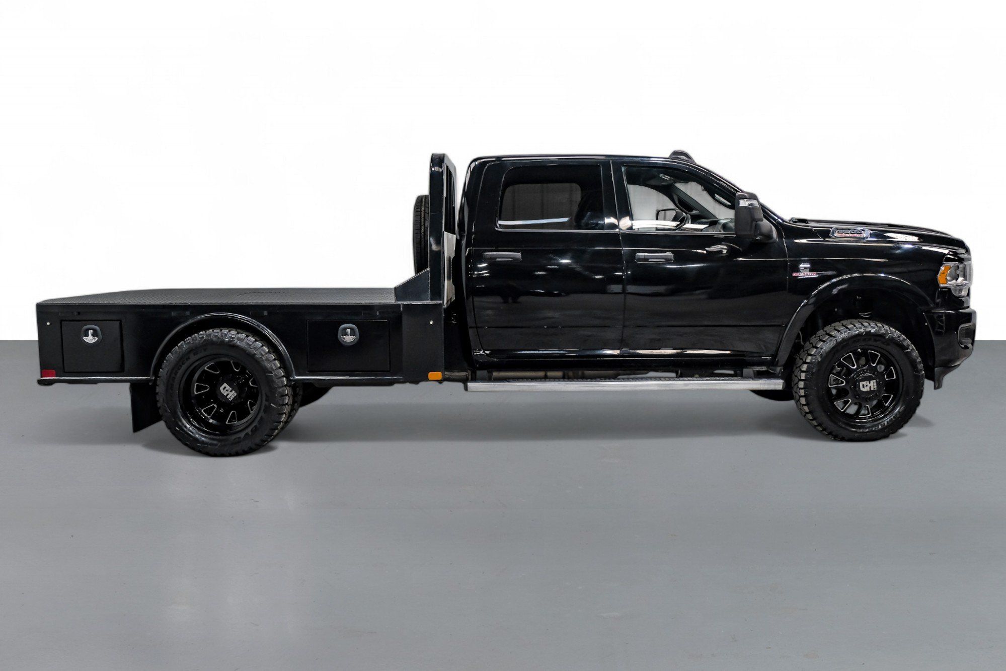 2023 Ram 3500 Tradesman SLT Laramie Limited photo 3