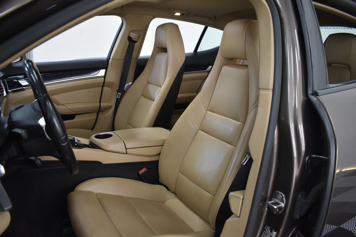 2015 Porsche Panamera 4