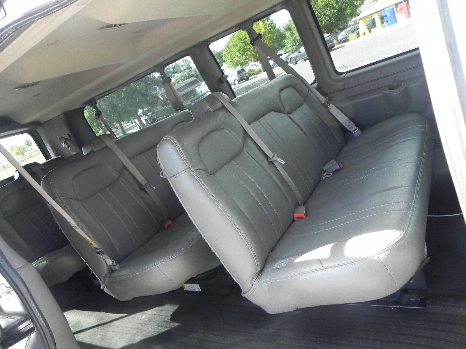 2017 Chevrolet Express LS 3500 photo 14