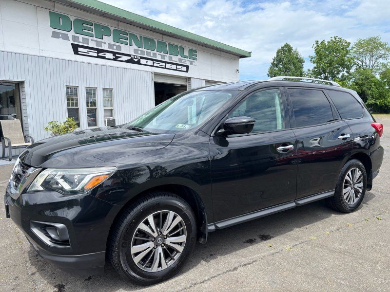 2017 Nissan Pathfinder SV 4WD's photo