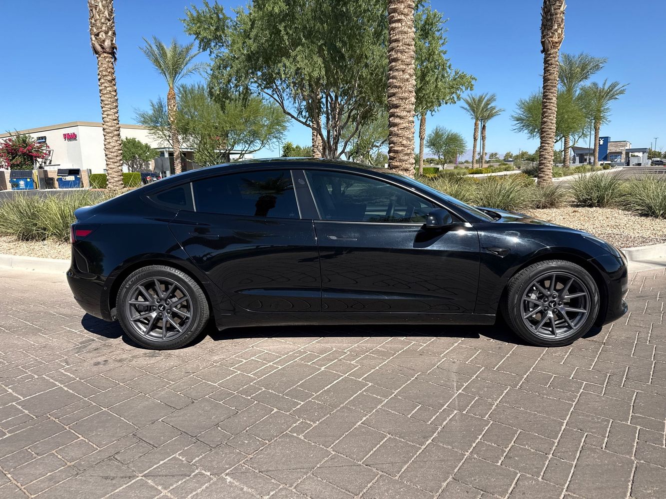 2021 Tesla Model 3 Standard Range Plus photo 2