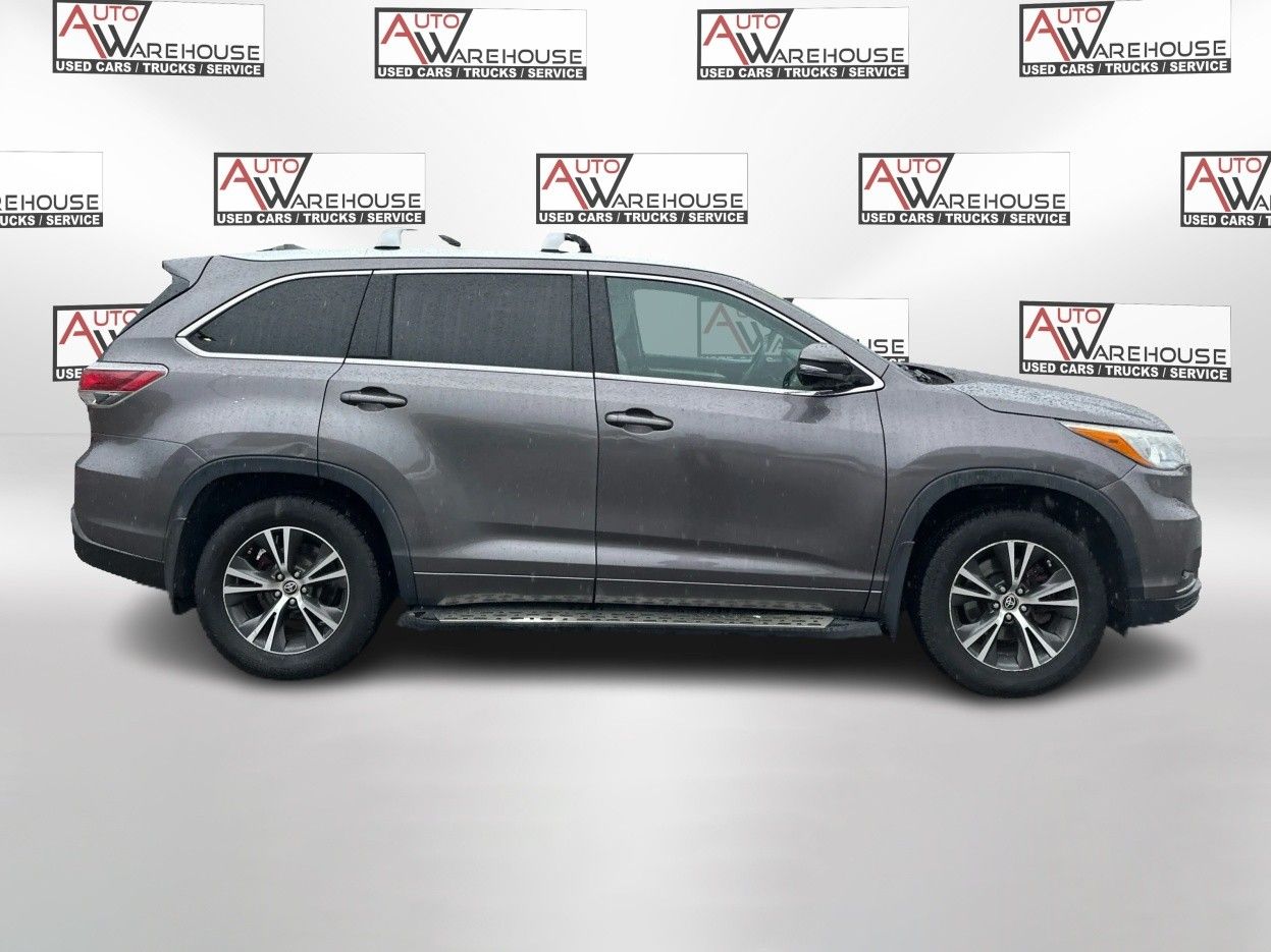 2016 Toyota Highlander XLE photo 2