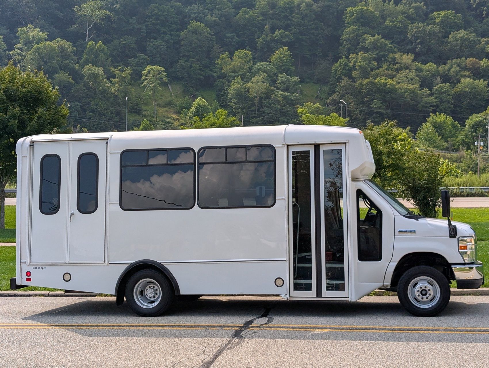 2016 Ford E-350 6
